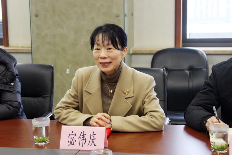 滨江区工商联党组书记宓伟庆一行新春走访万轮科技园